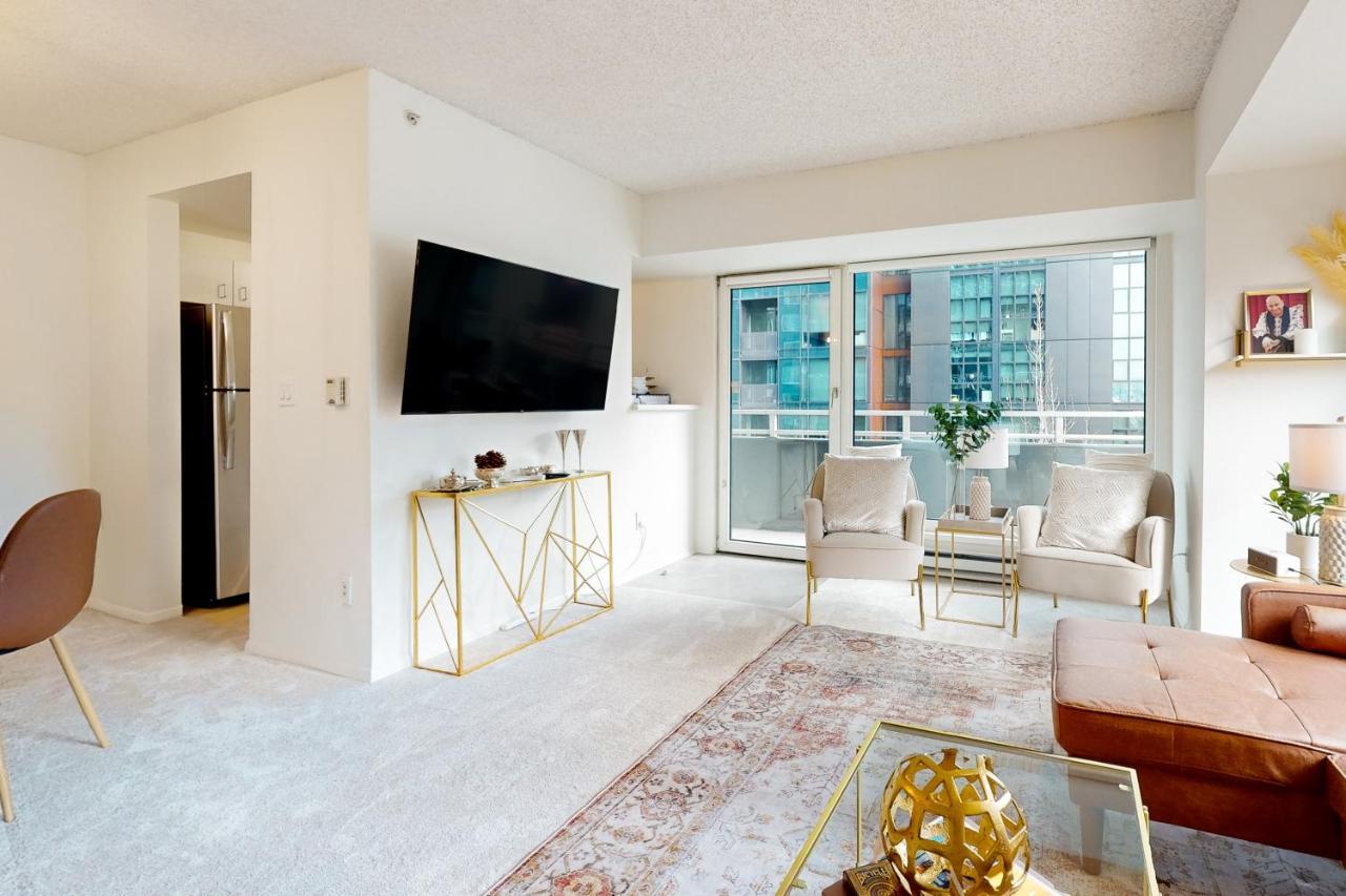 Golden Eye Apartment *